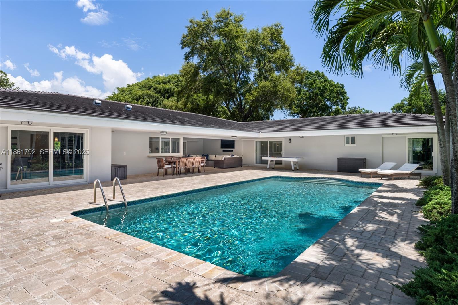 TOWN & RANCH ESTS - Residential