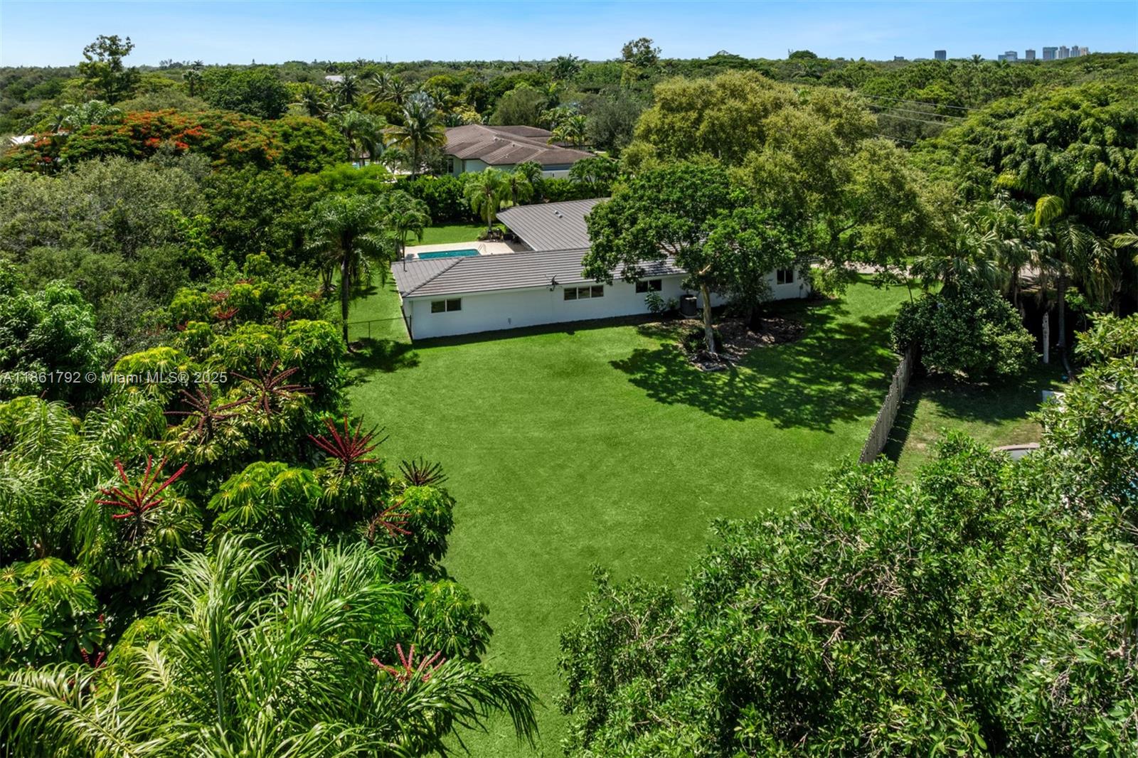 TOWN & RANCH ESTS - Residential