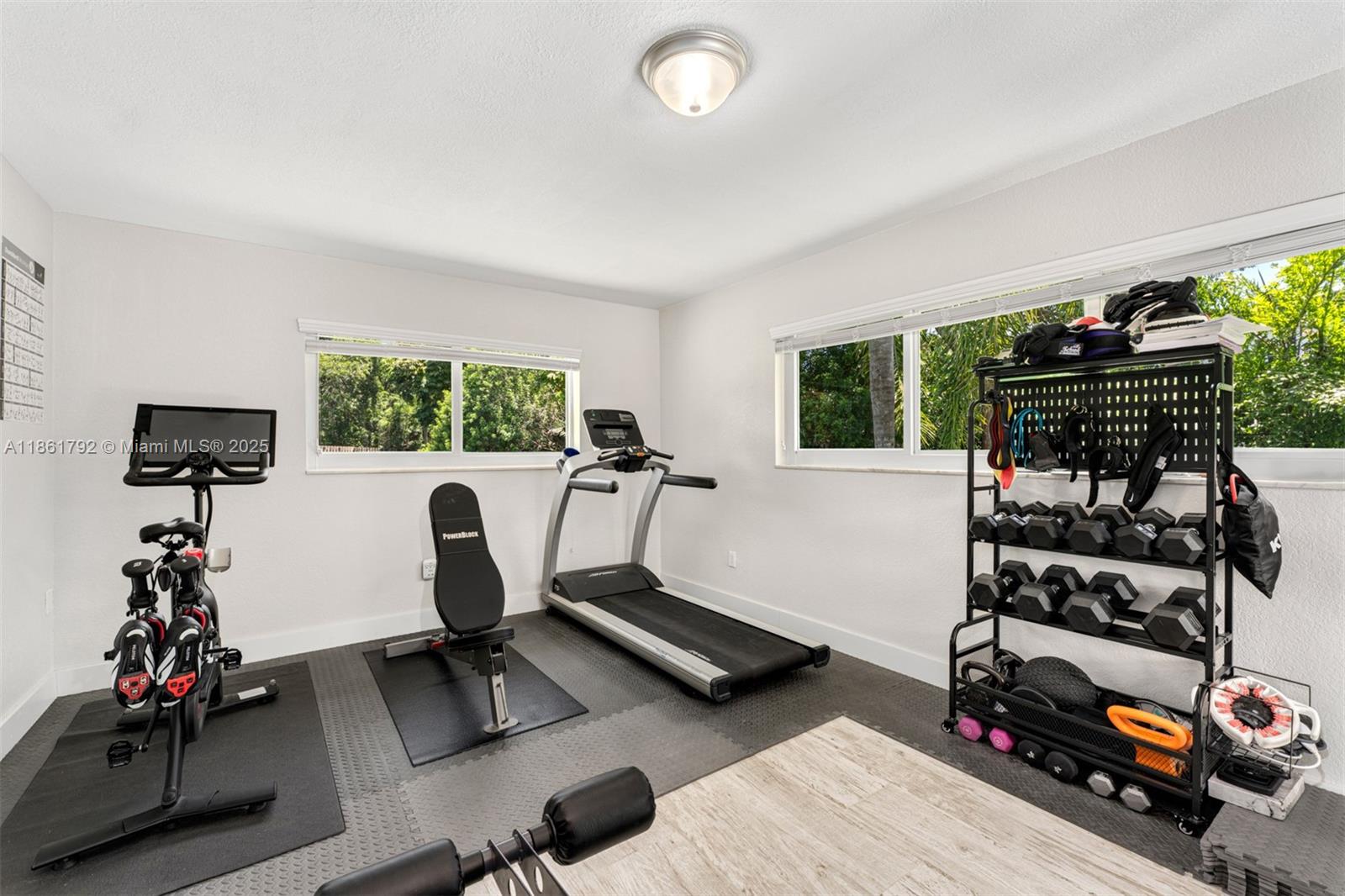 TOWN & RANCH ESTS - Residential