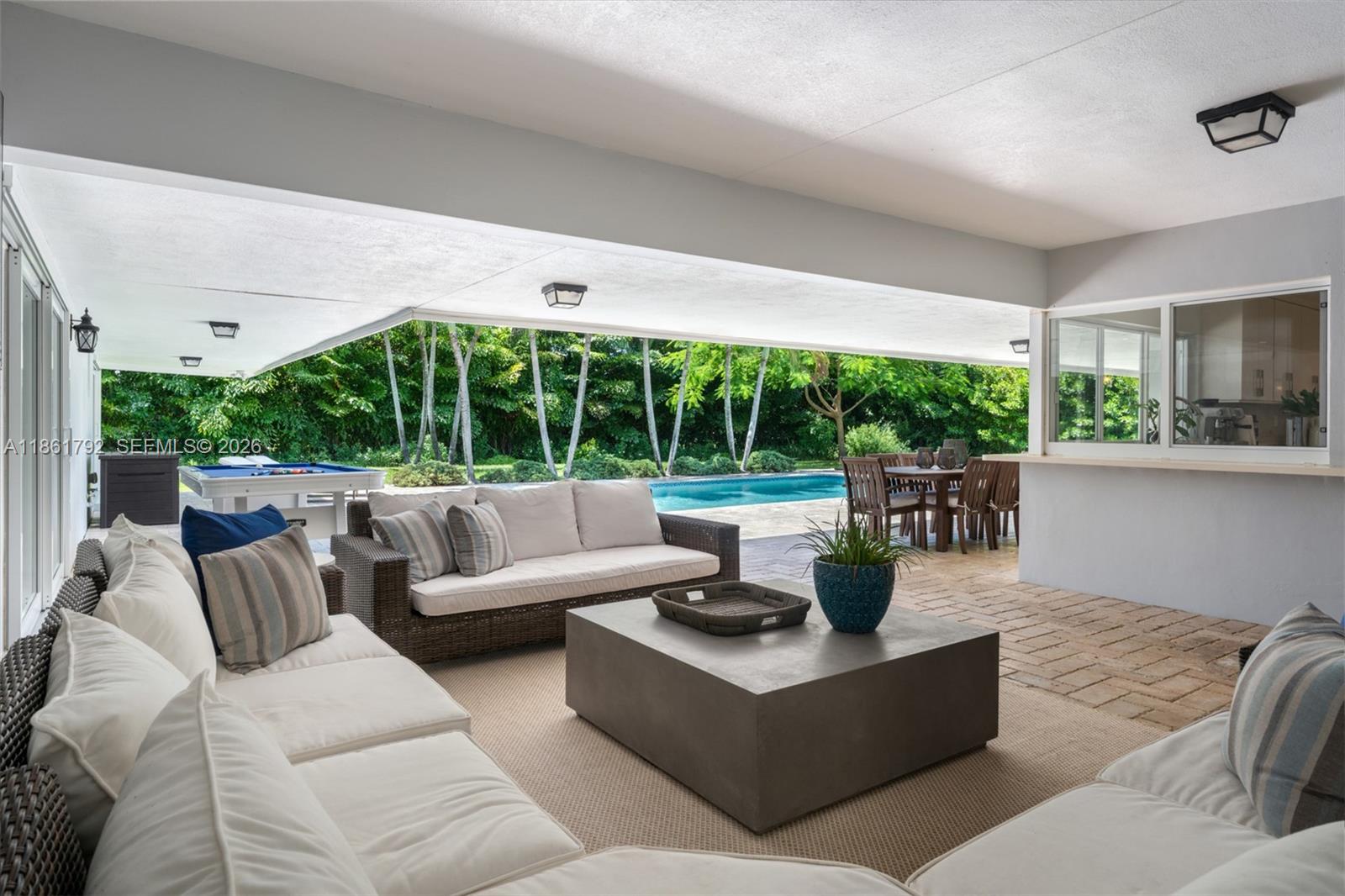 TOWN & RANCH ESTS - Residential