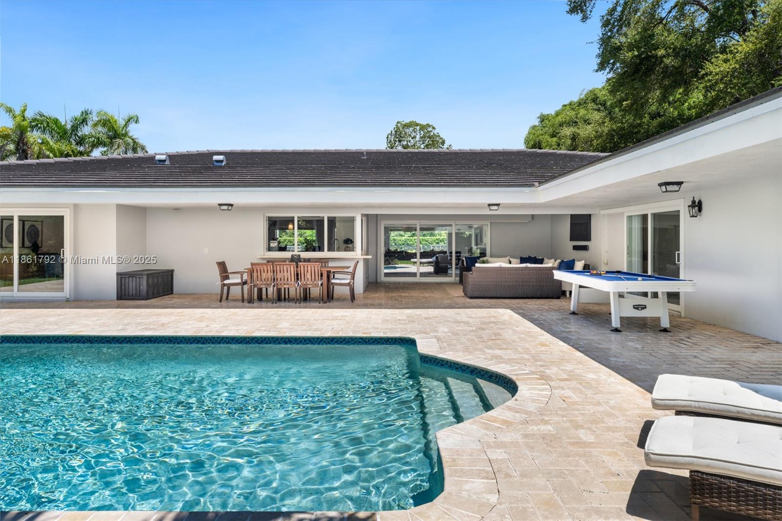 TOWN & RANCH ESTS - Residential