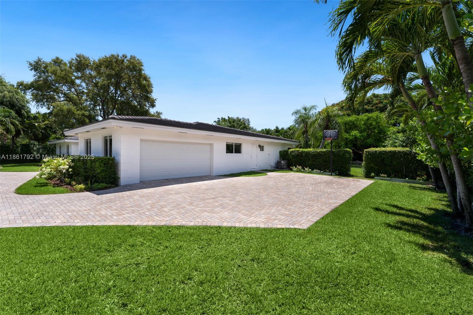 TOWN & RANCH ESTS - Residential