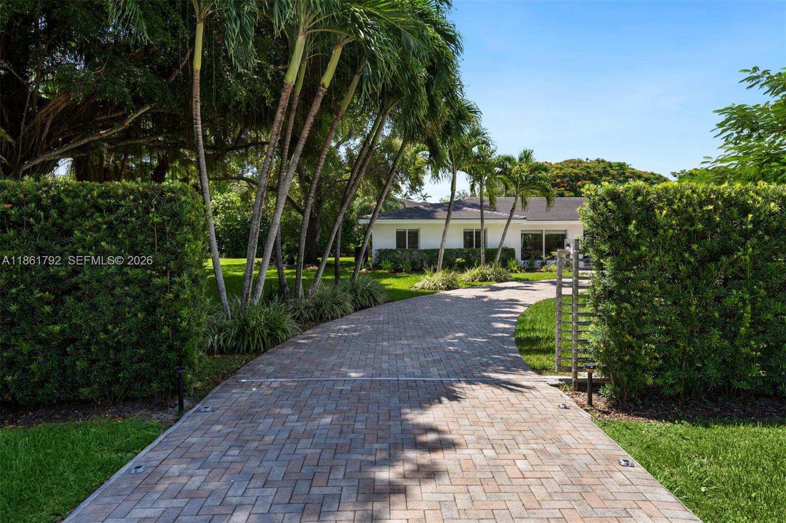 TOWN & RANCH ESTS - Residential