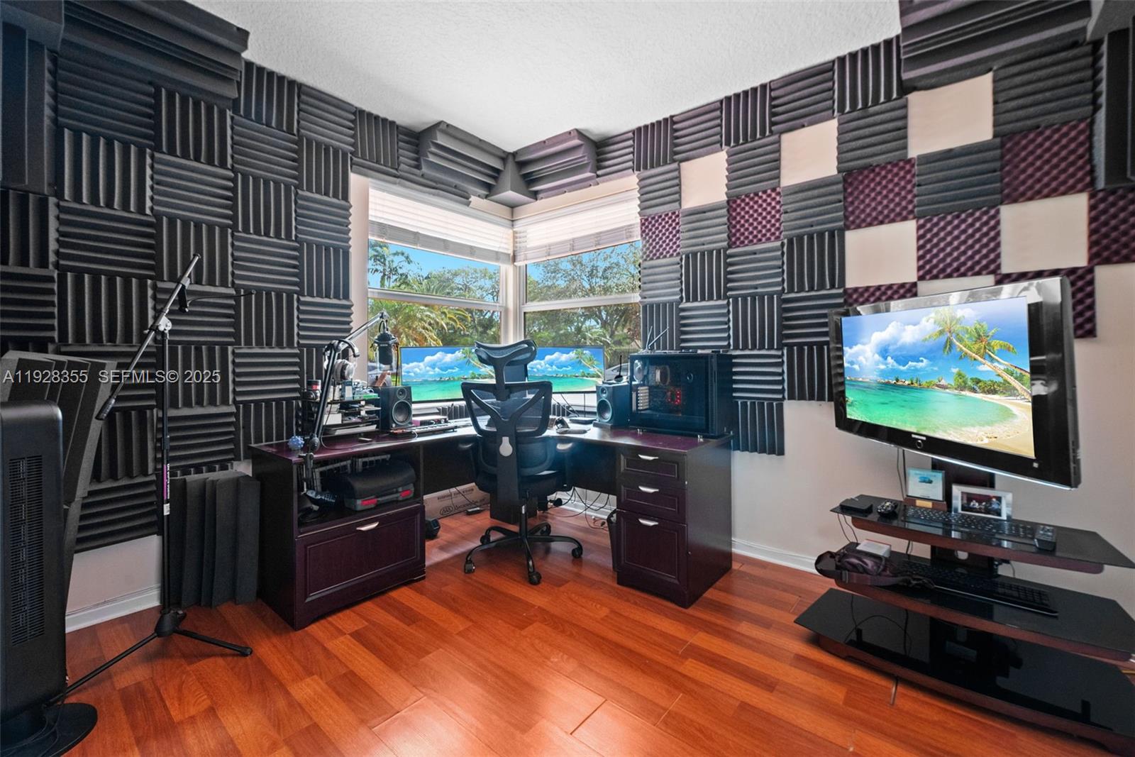 HOLLYWOOD LAKES COUNTRY C - Residential