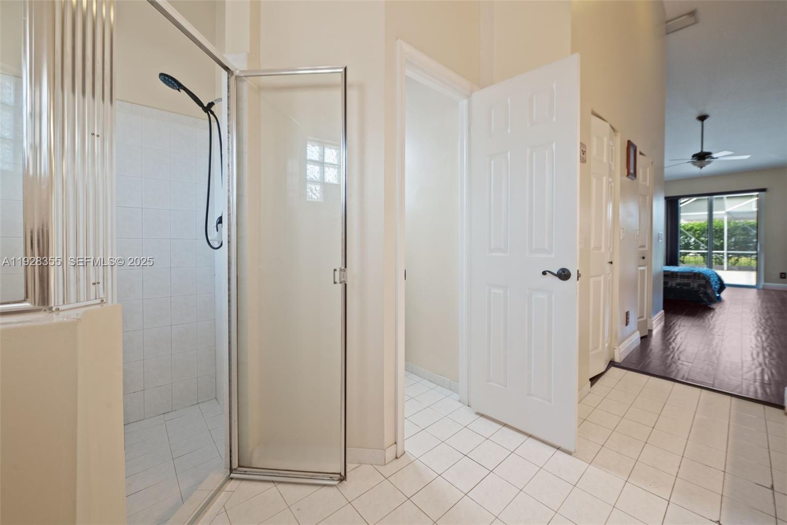 HOLLYWOOD LAKES COUNTRY C - Residential