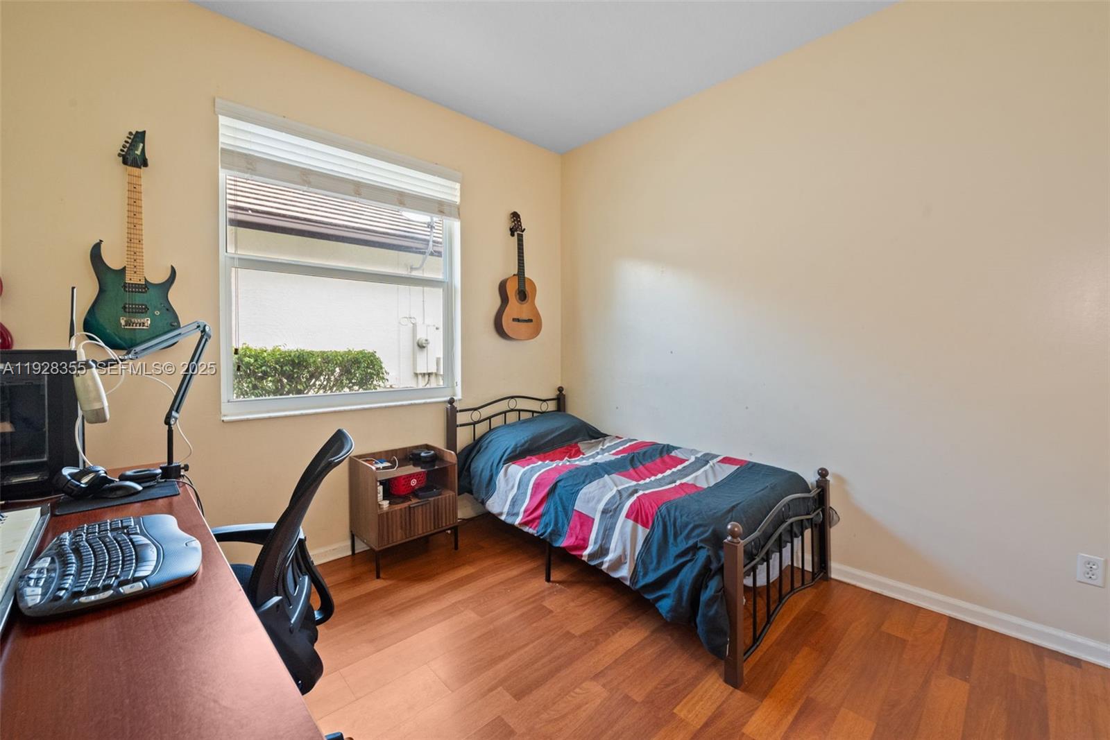 HOLLYWOOD LAKES COUNTRY C - Residential