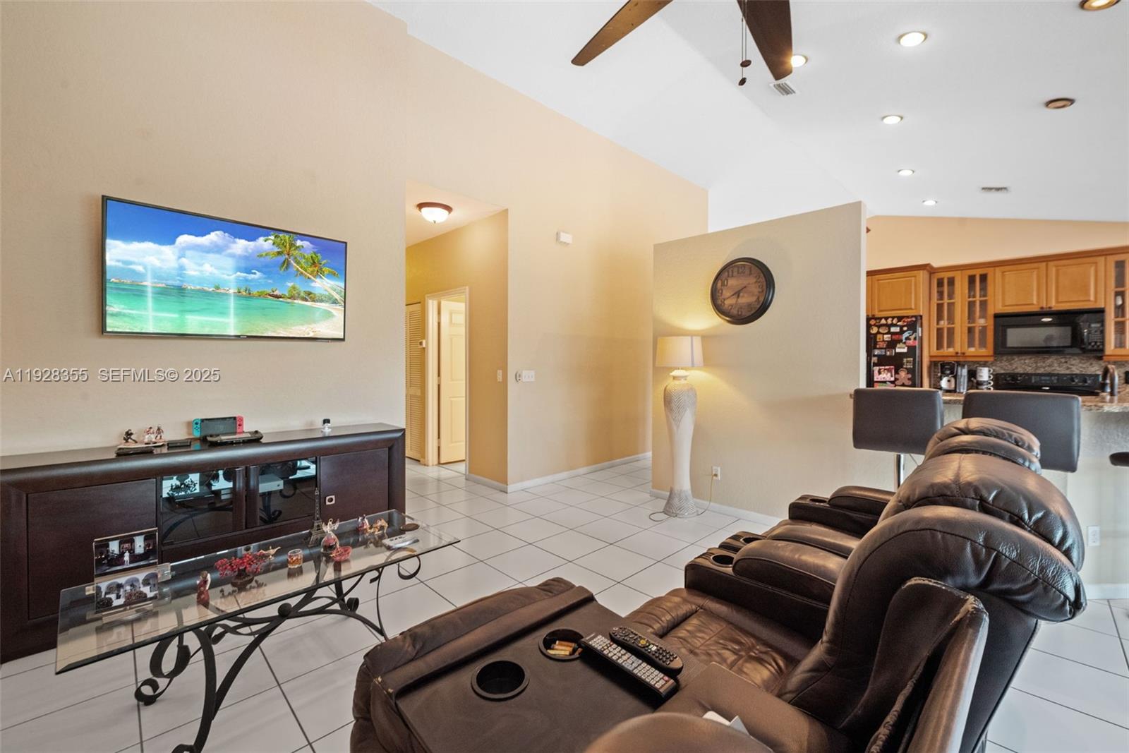 HOLLYWOOD LAKES COUNTRY C - Residential