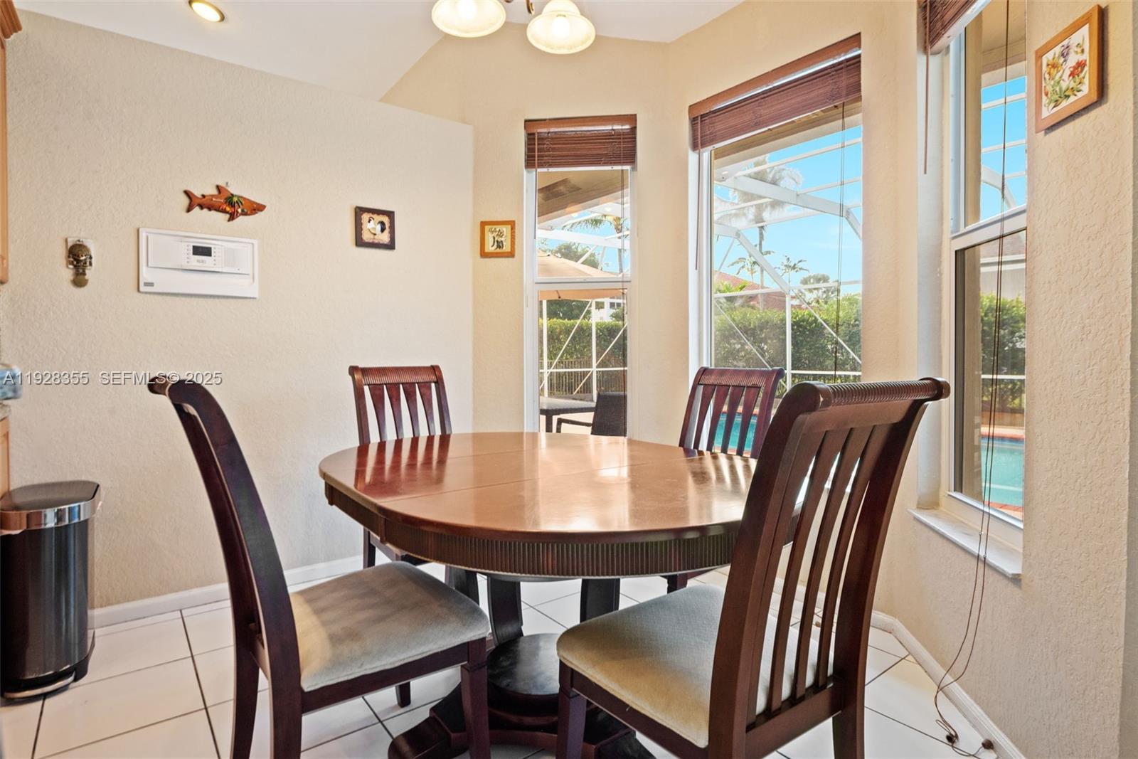 HOLLYWOOD LAKES COUNTRY C - Residential