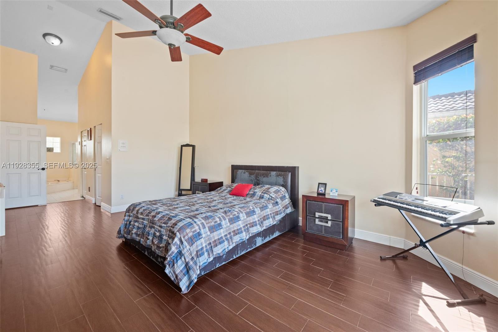 HOLLYWOOD LAKES COUNTRY C - Residential