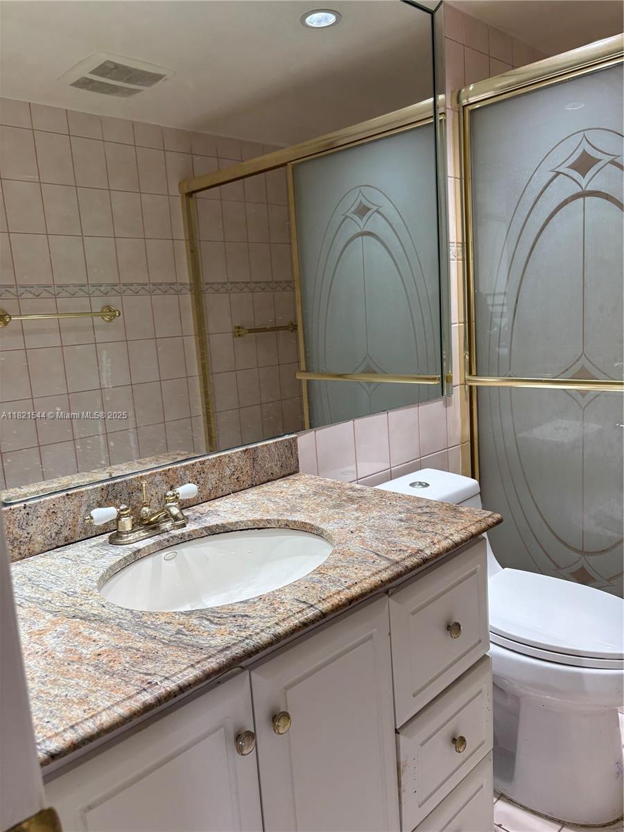PLAZA TOWERS NORTH CONDO - Residential Lease
