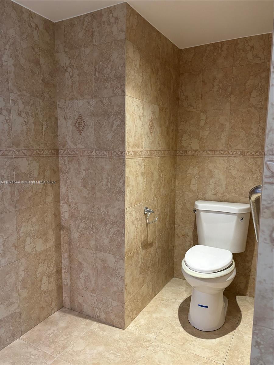 PLAZA TOWERS NORTH CONDO - Residential Lease