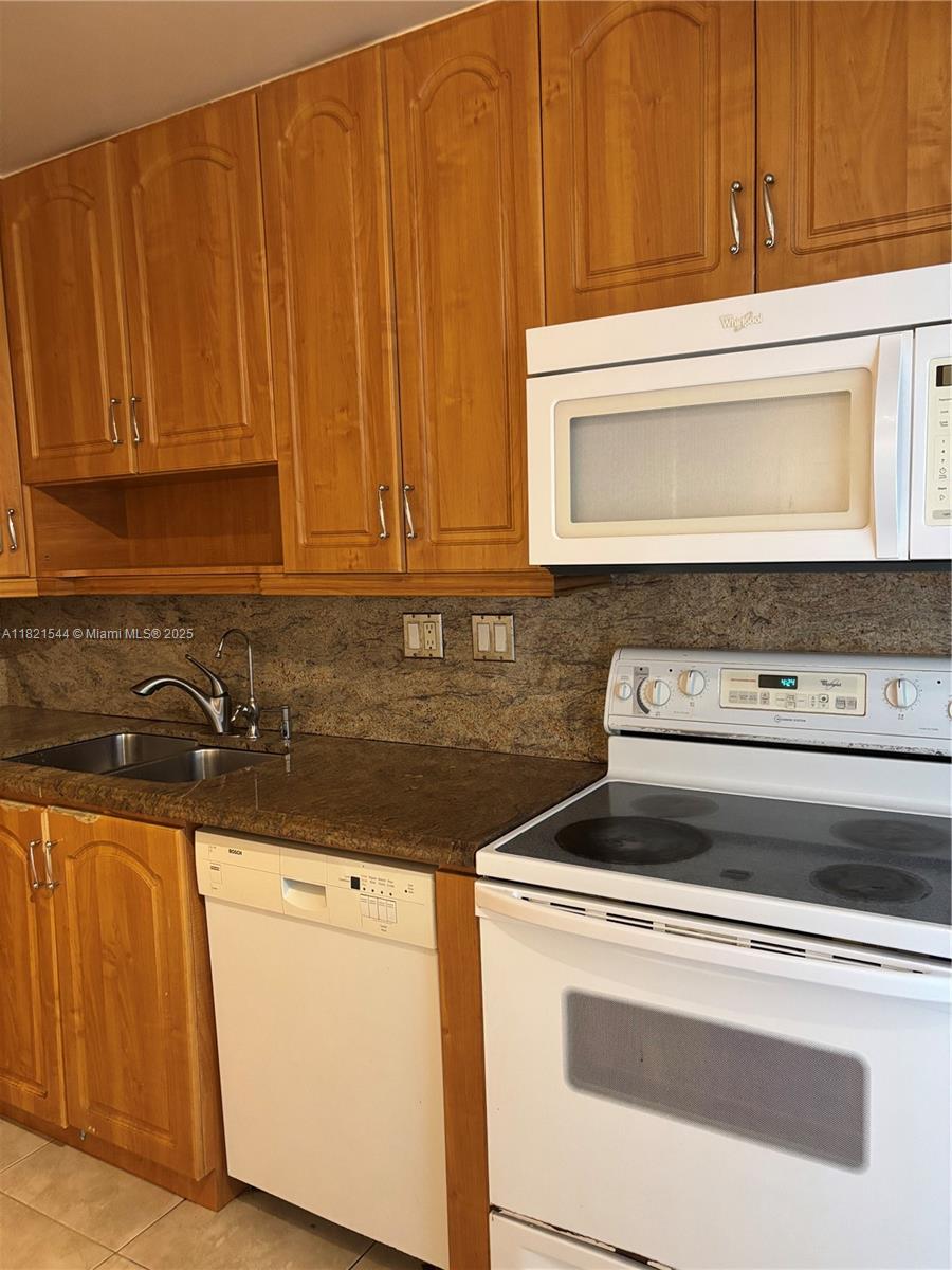 PLAZA TOWERS NORTH CONDO - Residential Lease