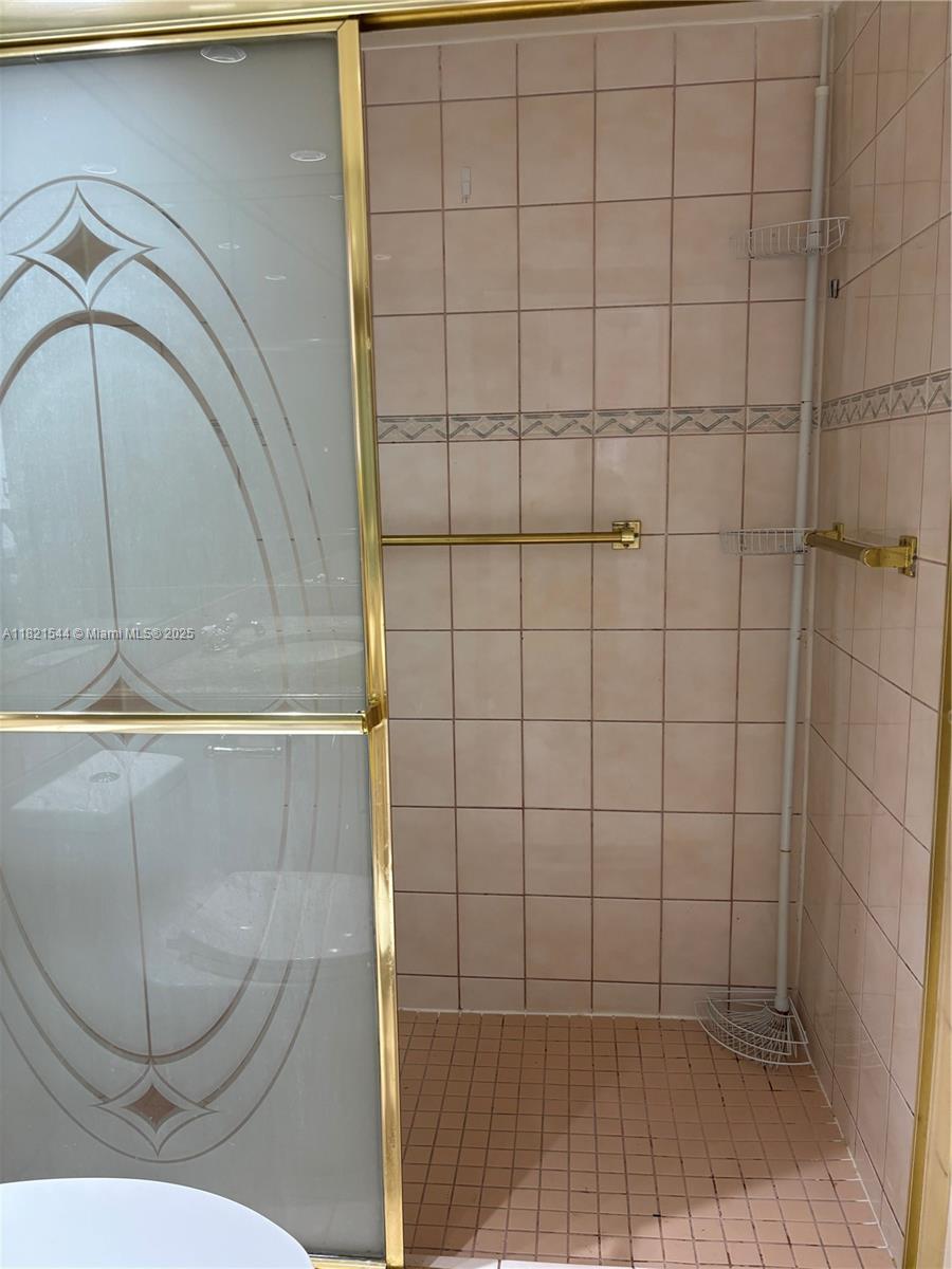 PLAZA TOWERS NORTH CONDO - Residential Lease