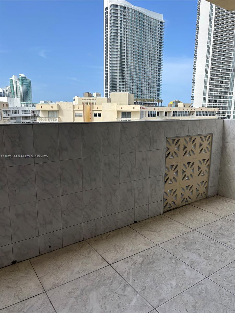 PLAZA TOWERS NORTH CONDO - Residential Lease
