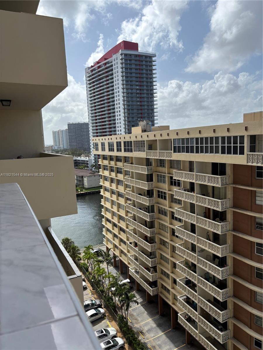 PLAZA TOWERS NORTH CONDO - Residential Lease