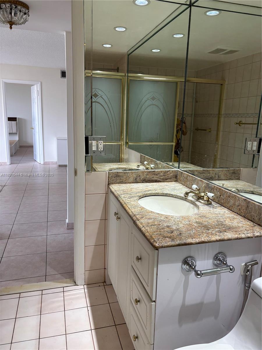 PLAZA TOWERS NORTH CONDO - Residential Lease