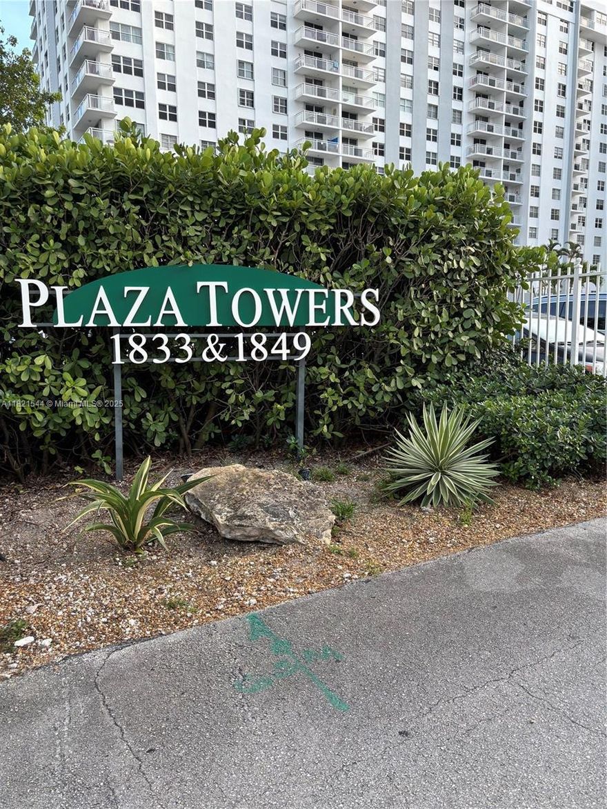 VERY LARGE 2 BEDROOM-WITH 2 FVULL BATHROOMS. APARTMENT. APARTMENT PARTIALLY FURNISHED. UNIT HAS INTRACOASTAL AND OCEAN VIEWS.
EXCELLENT LOCATION.CLOSE TO SHOPPING, AIRPORTS,PUBLIC EACH  ACROSS THE STREET.