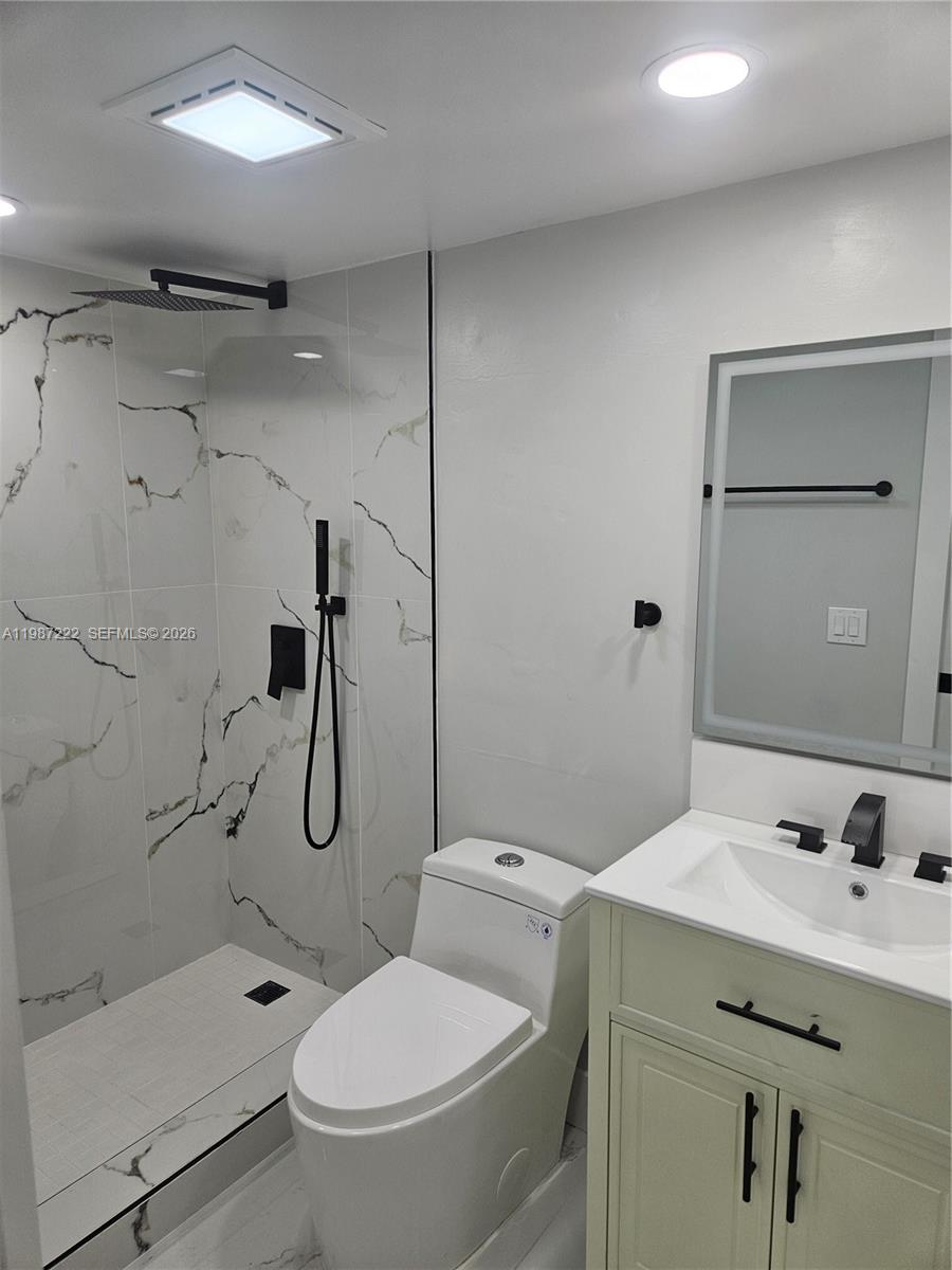 HOLLYBROOK GOLF AND - Residential