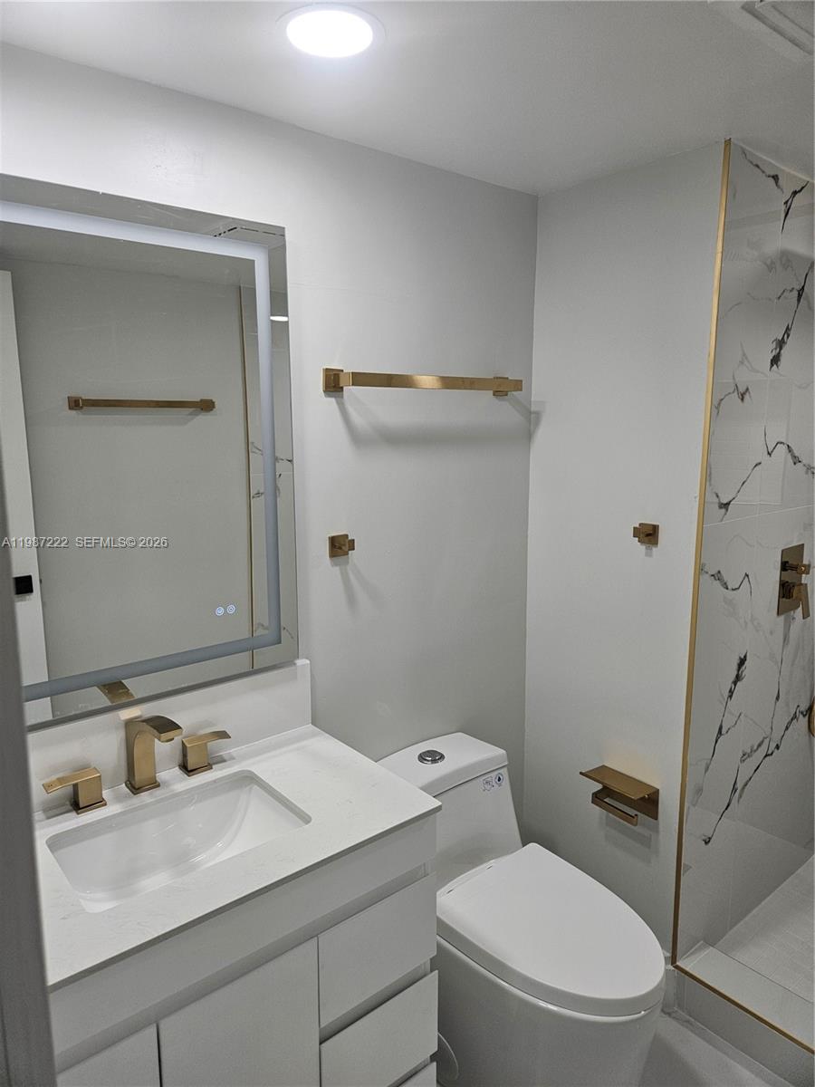 HOLLYBROOK GOLF AND - Residential