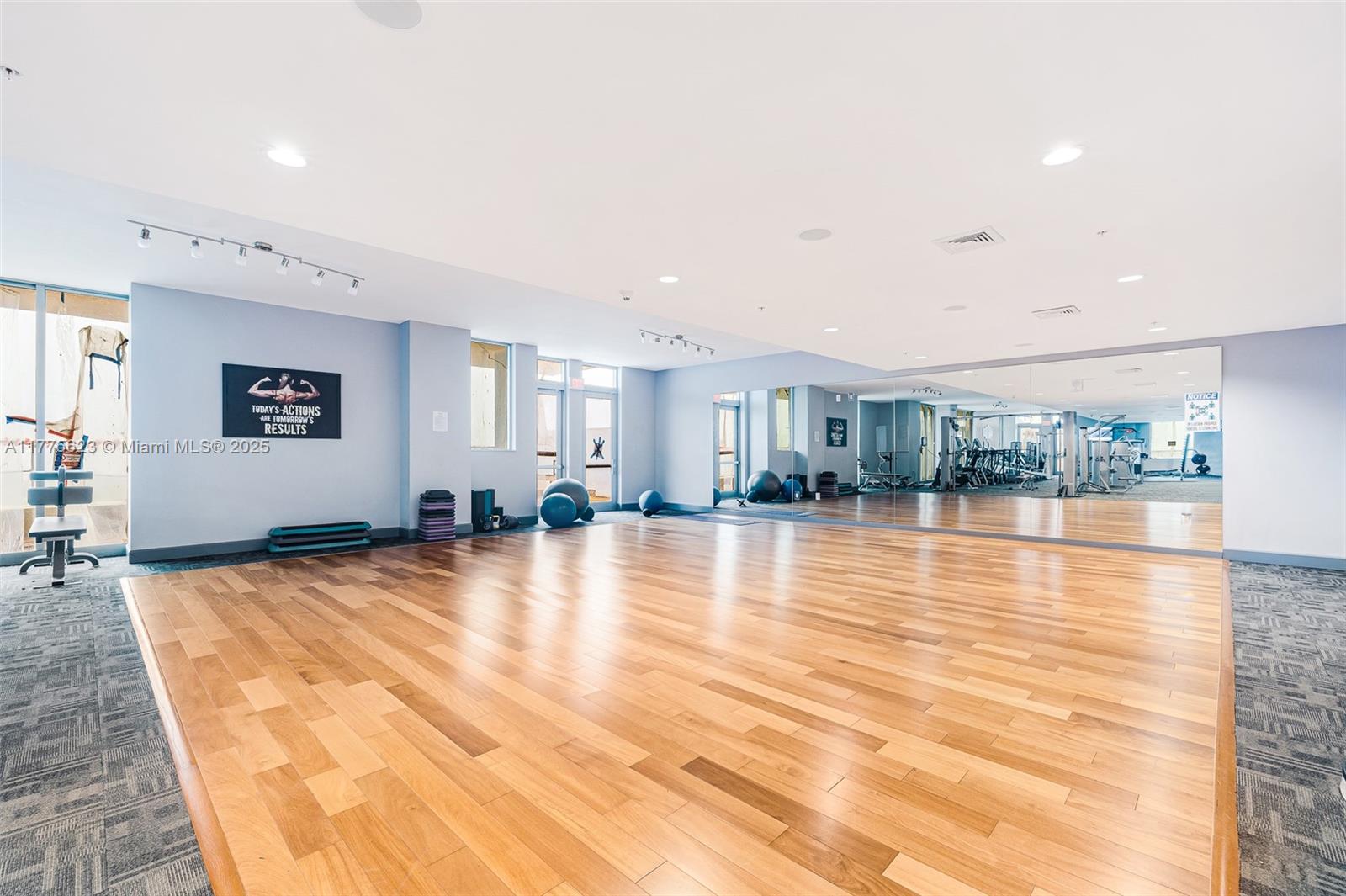 THE LEXI CONDO - Residential