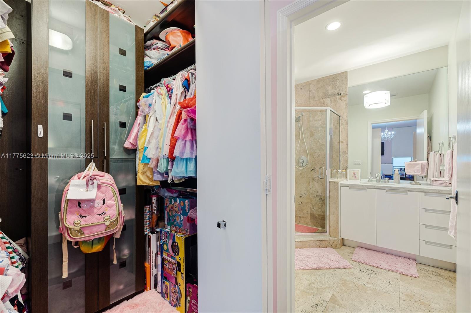 THE LEXI CONDO - Residential