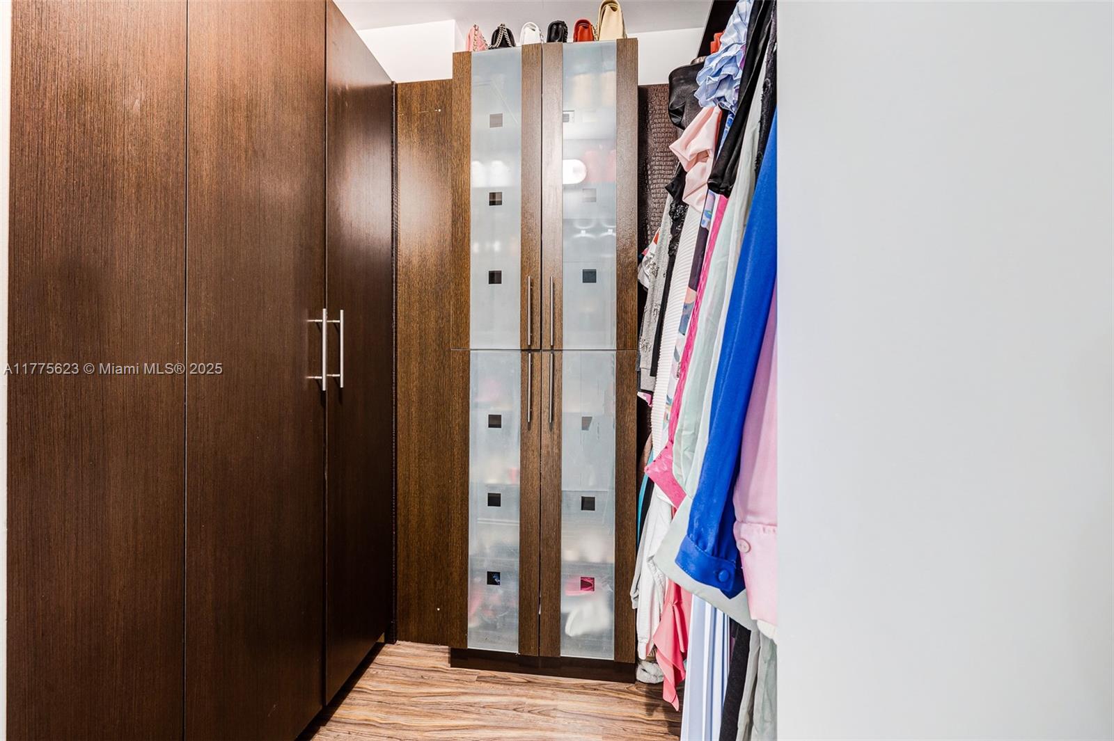 THE LEXI CONDO - Residential