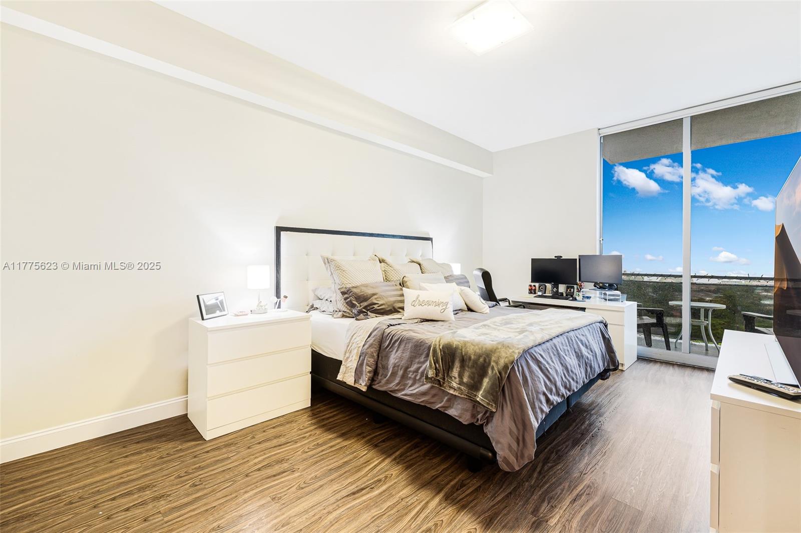 THE LEXI CONDO - Residential