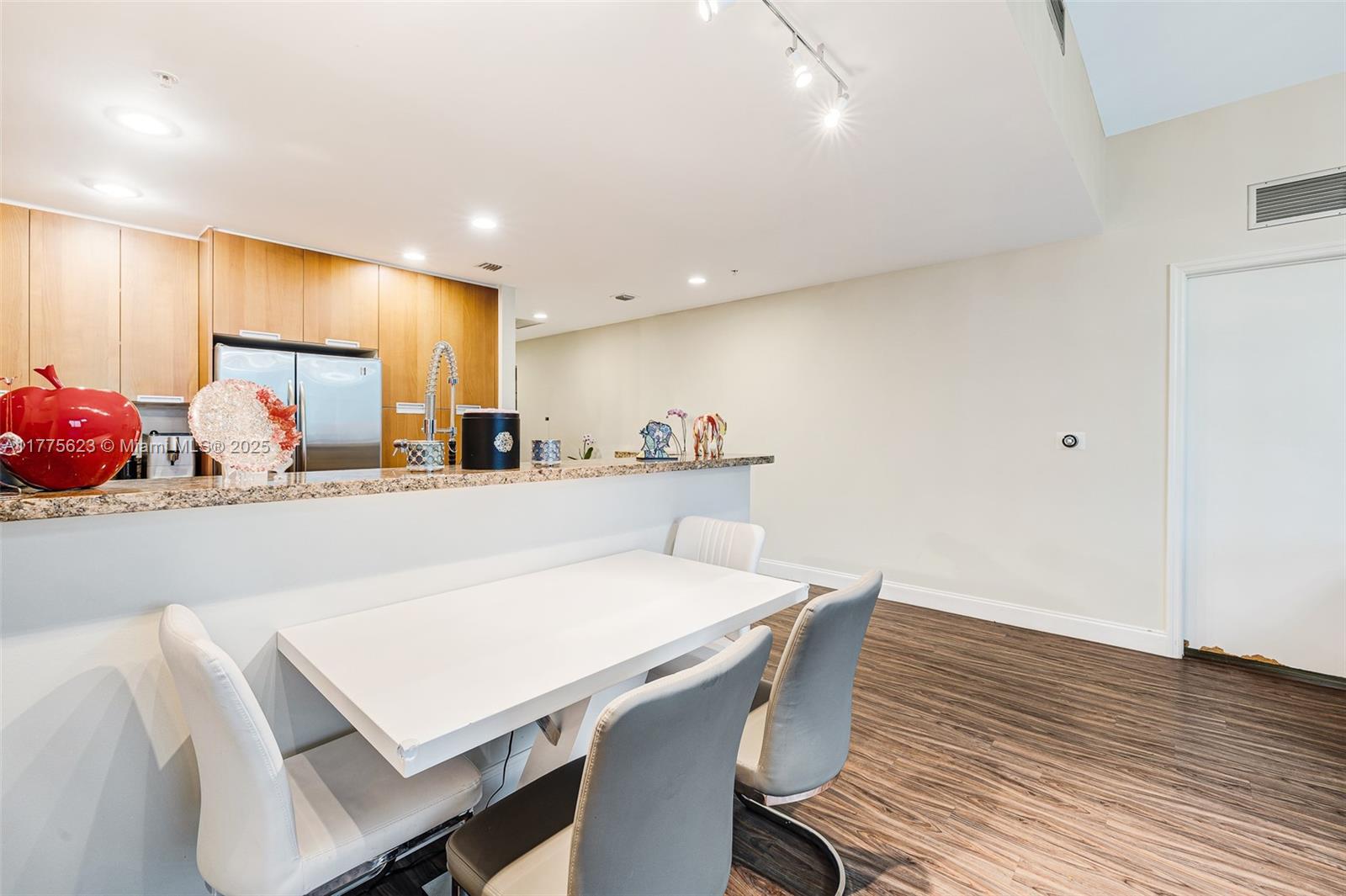 THE LEXI CONDO - Residential