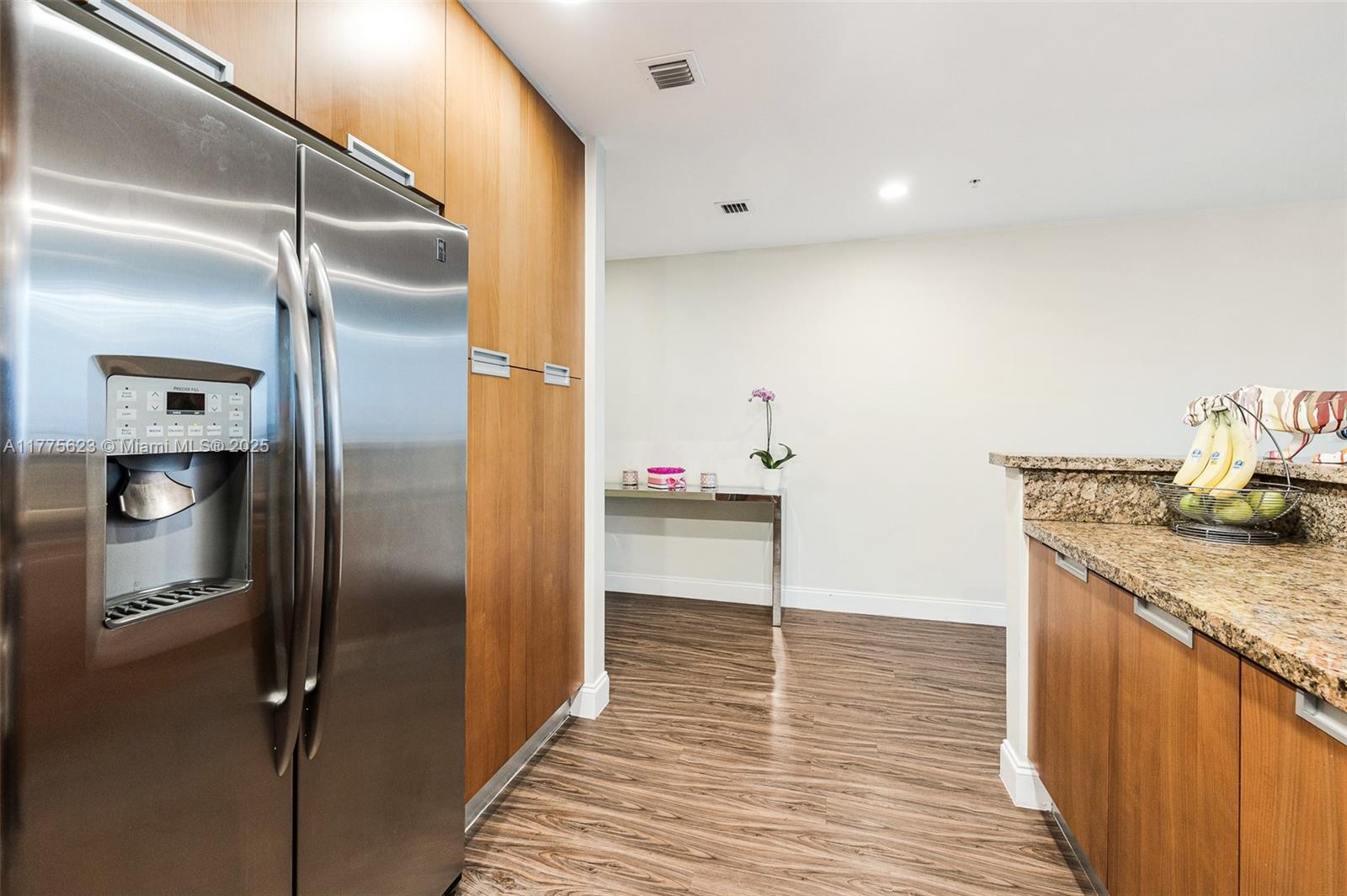 THE LEXI CONDO - Residential