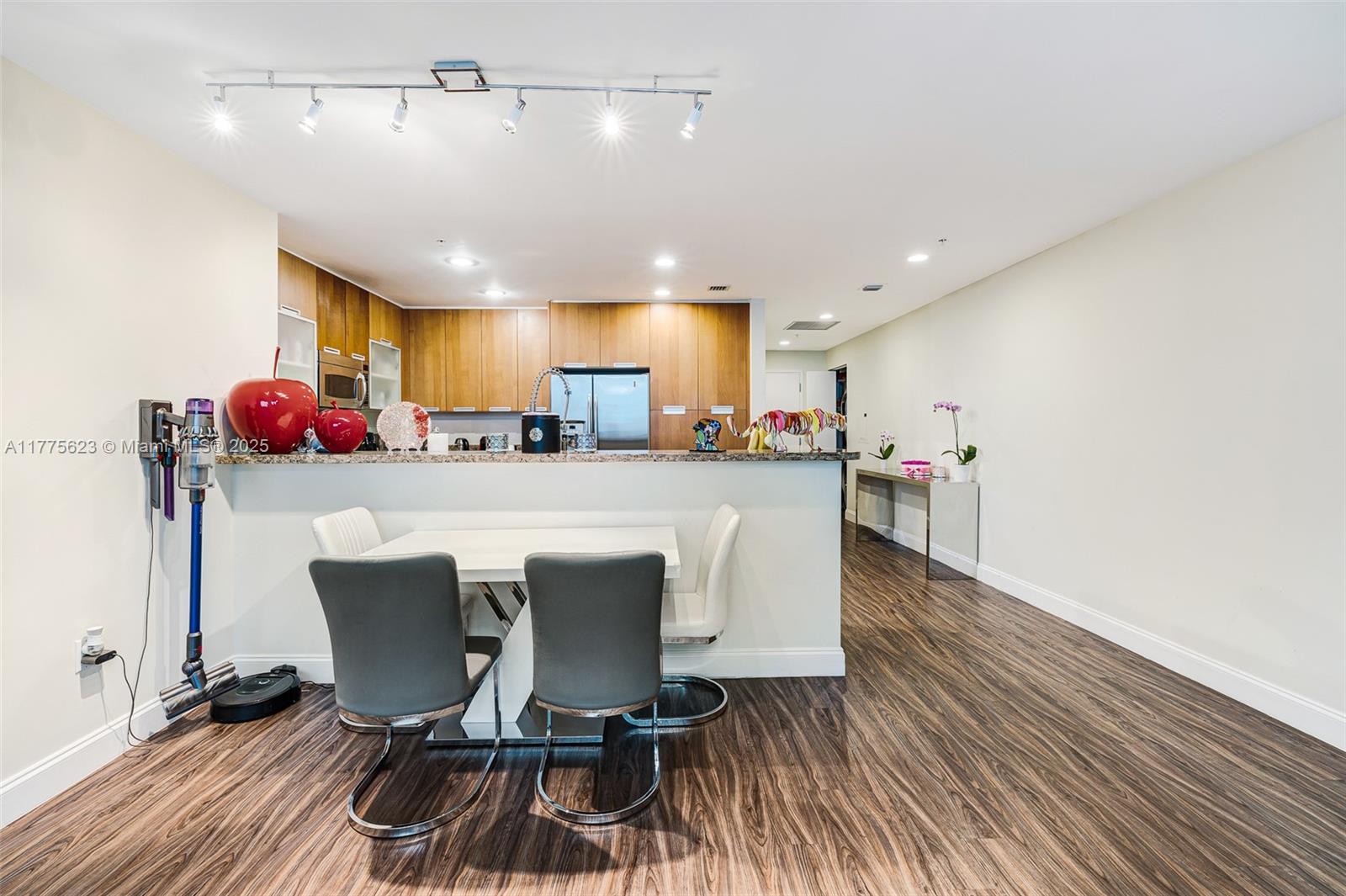 THE LEXI CONDO - Residential