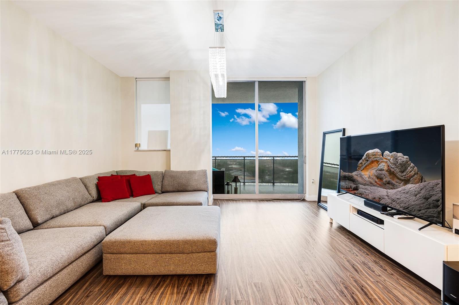 THE LEXI CONDO - Residential