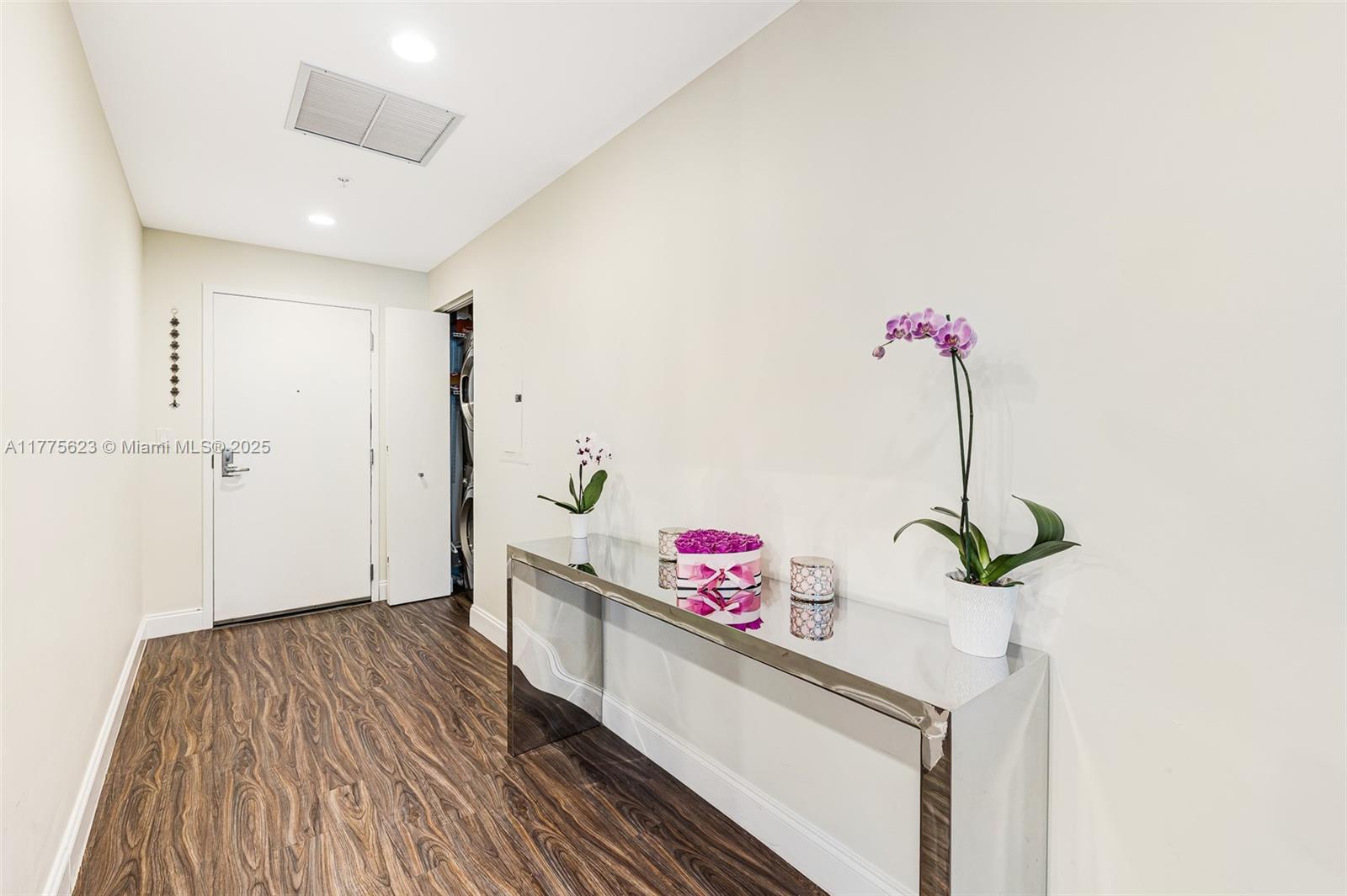 THE LEXI CONDO - Residential