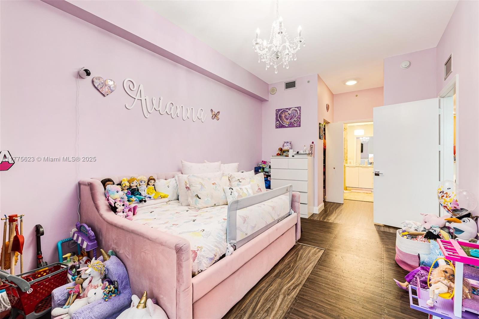 THE LEXI CONDO - Residential