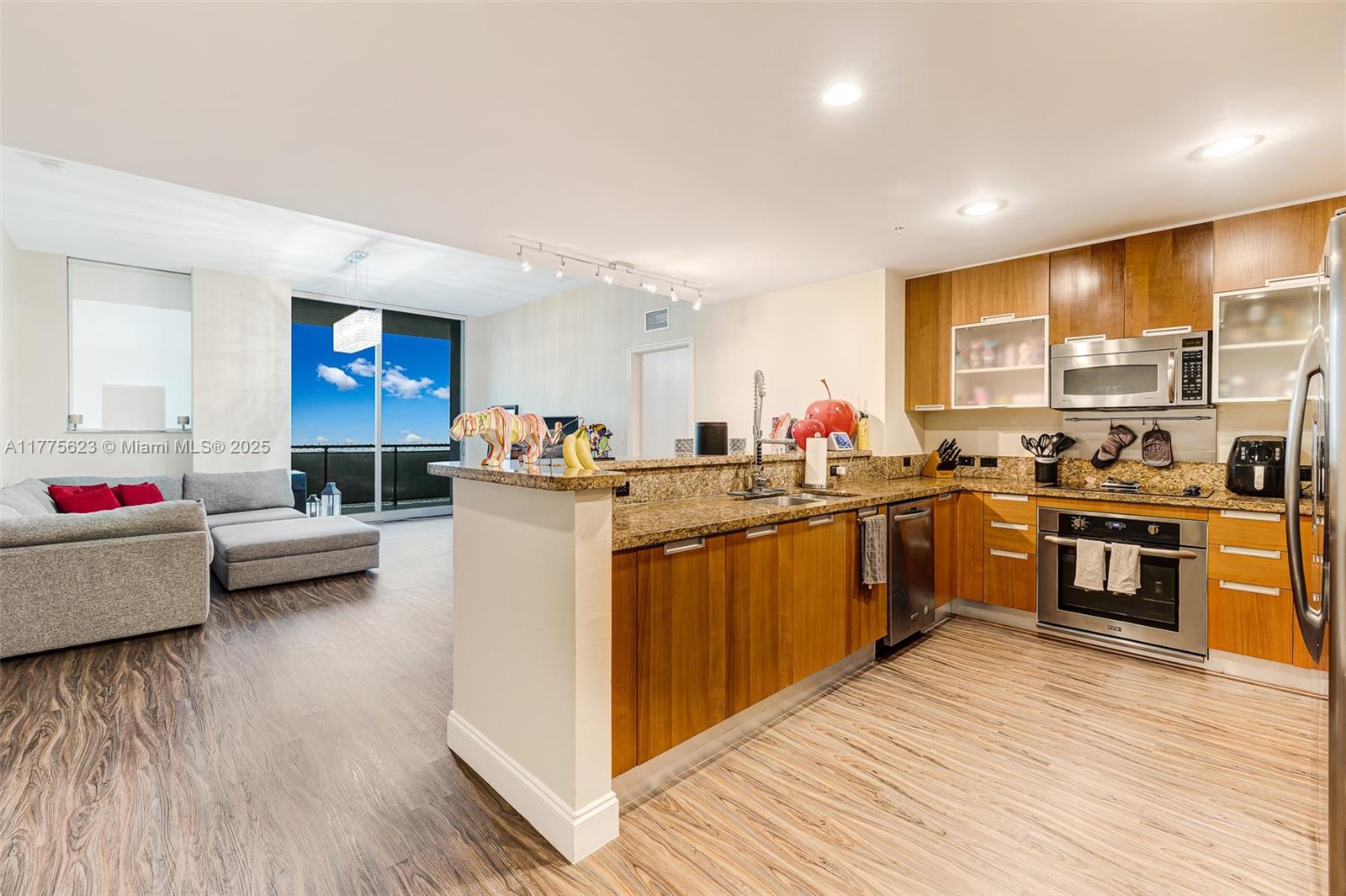 THE LEXI CONDO - Residential