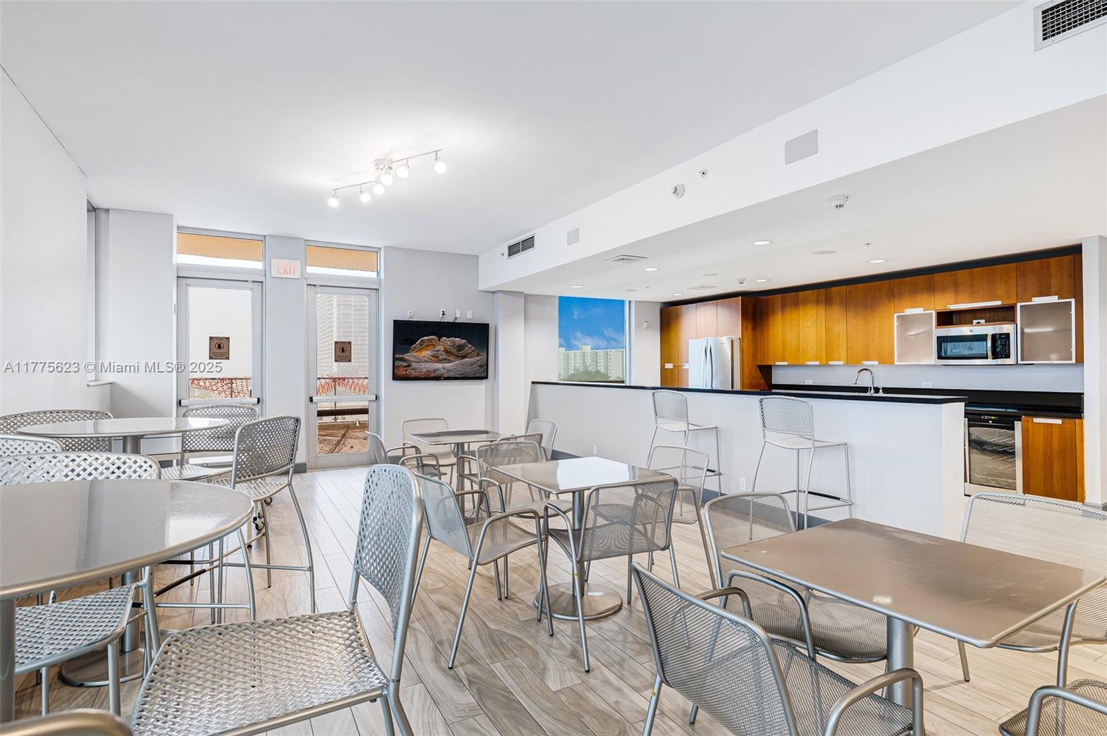 THE LEXI CONDO - Residential