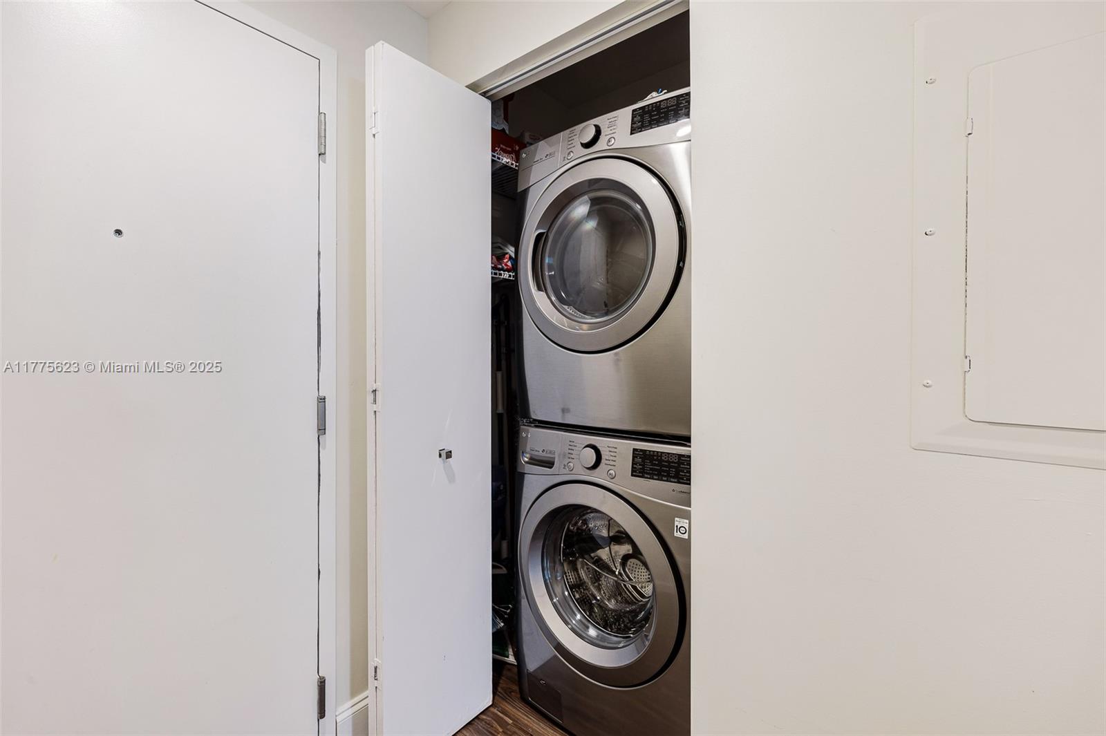 THE LEXI CONDO - Residential