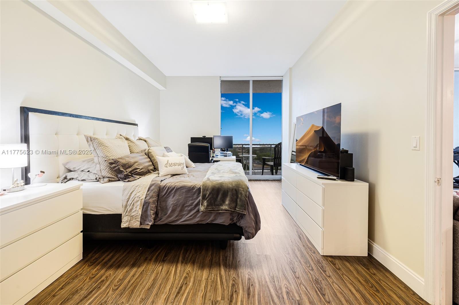 THE LEXI CONDO - Residential