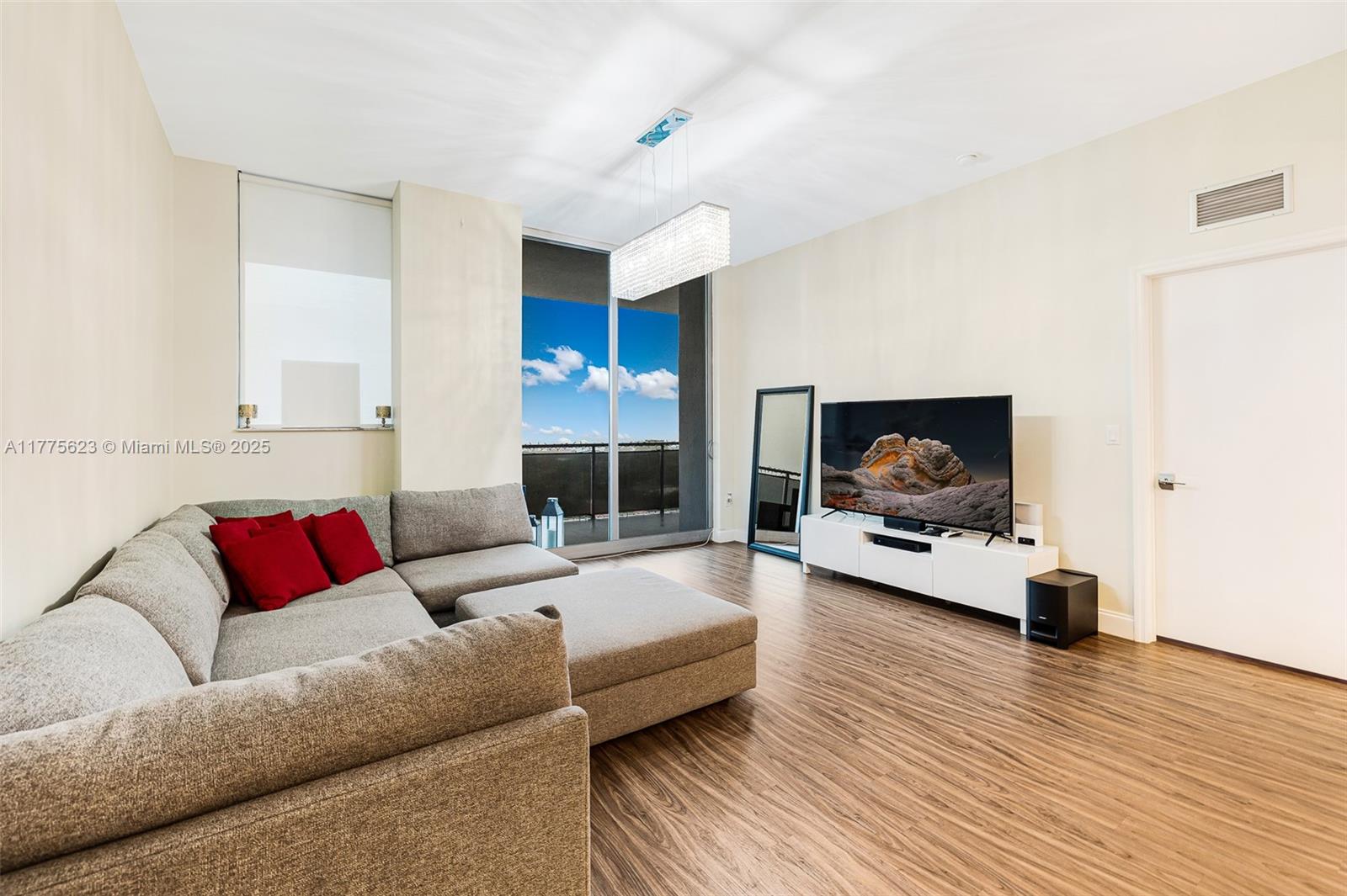 THE LEXI CONDO - Residential