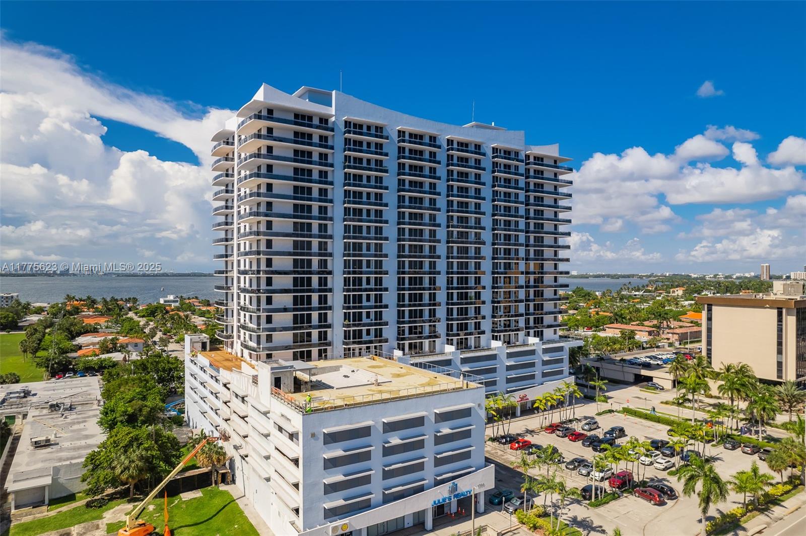 THE LEXI CONDO - Residential