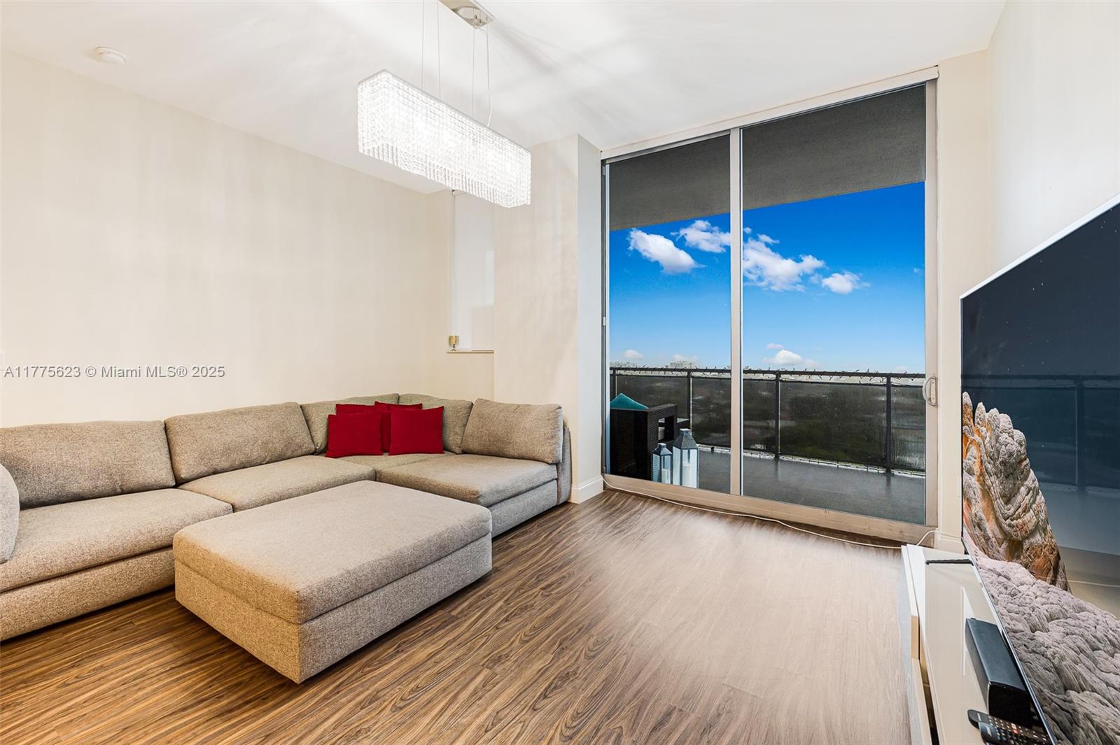 THE LEXI CONDO - Residential