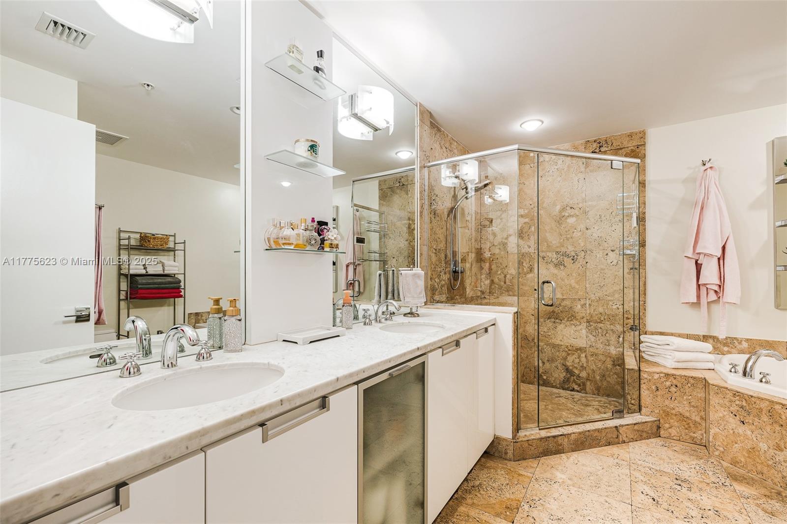 THE LEXI CONDO - Residential