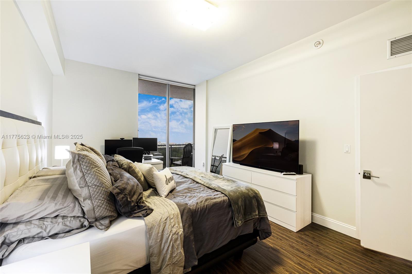 THE LEXI CONDO - Residential