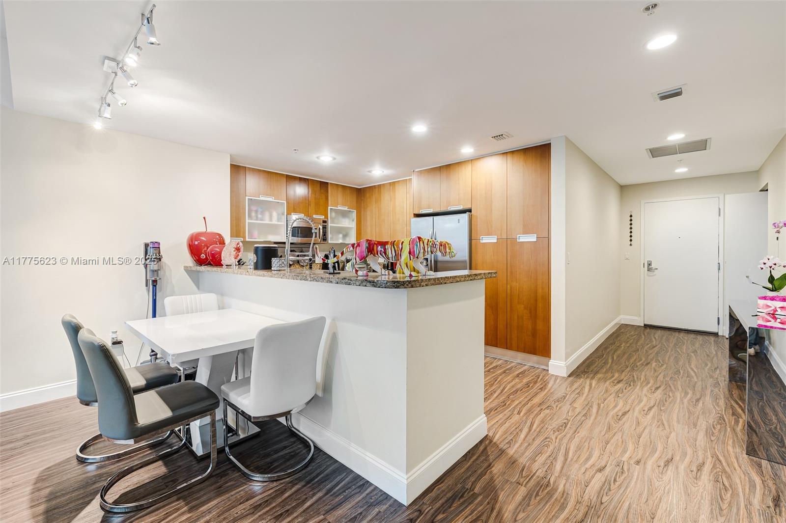 THE LEXI CONDO - Residential