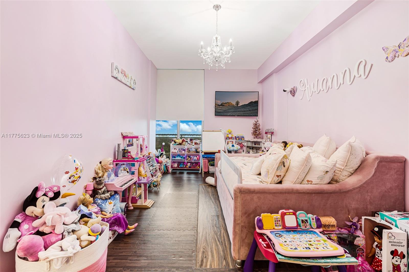 THE LEXI CONDO - Residential