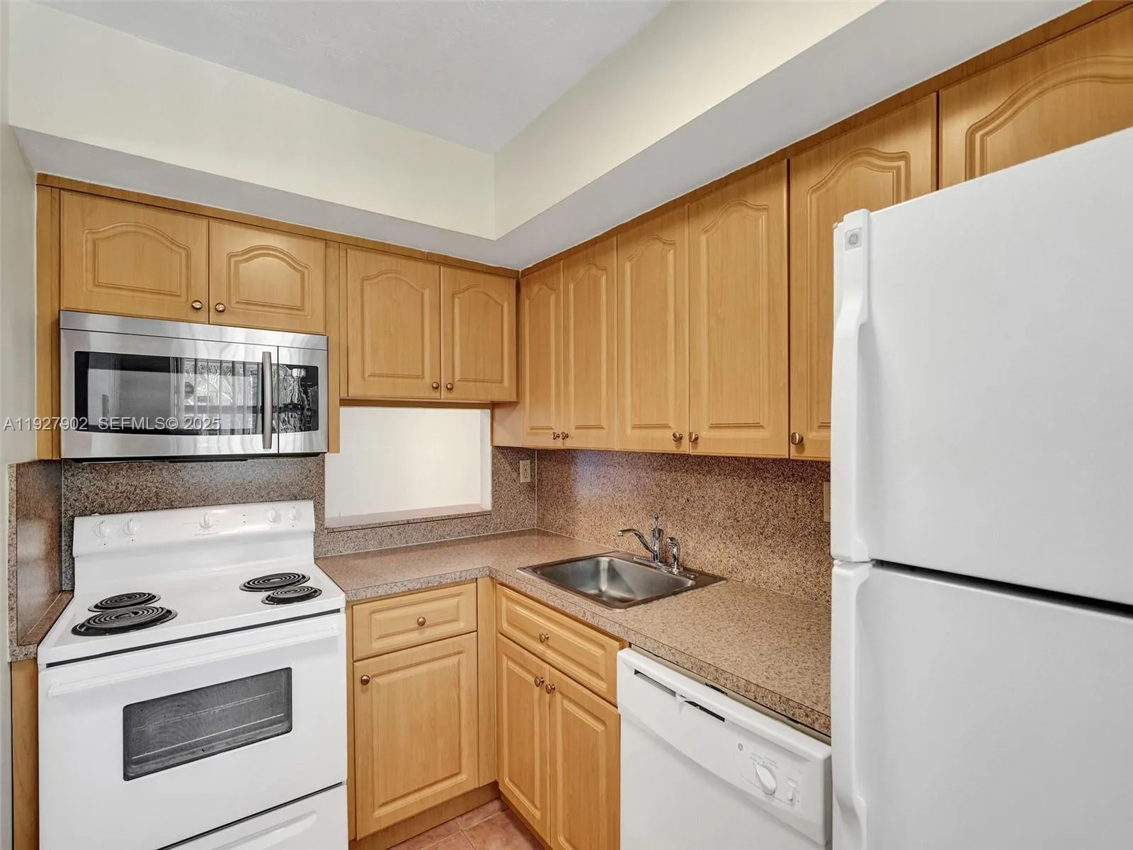 Miami, Florida 33155, United States, 2 Bedrooms Bedrooms, ,2 BathroomsBathrooms,Residential,Active,252984