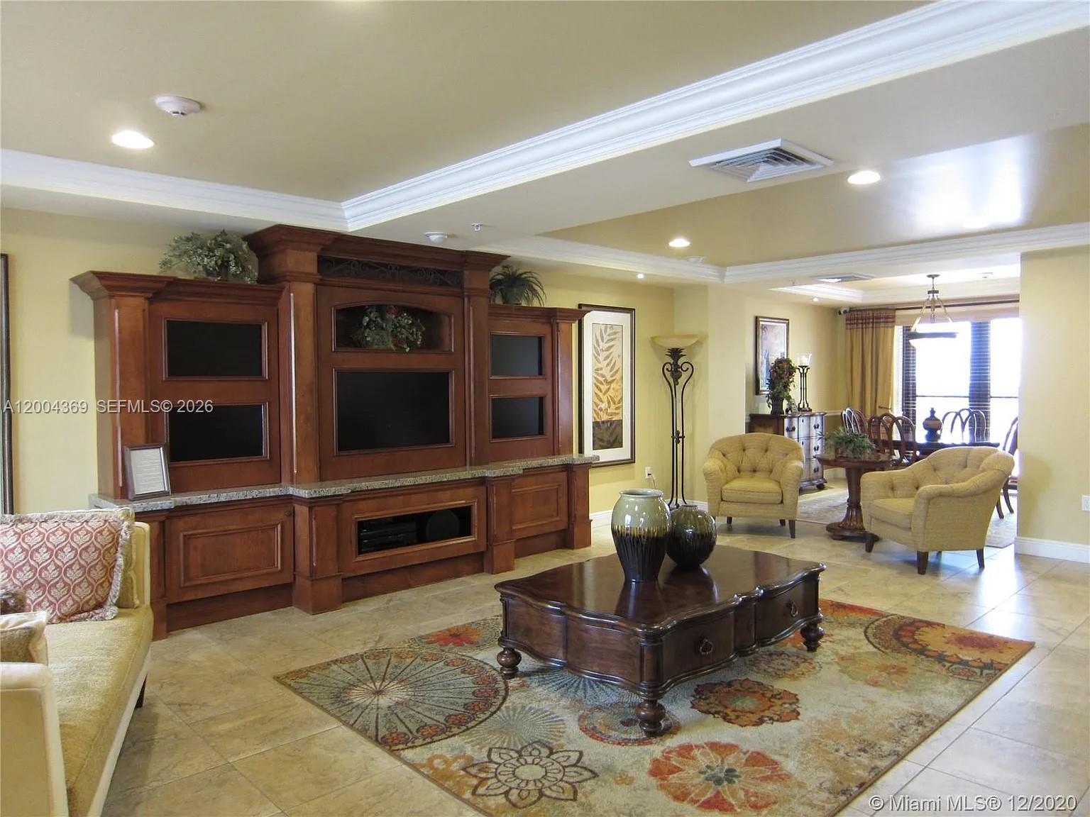 PUERTA DE PALMAS CONDO - Residential