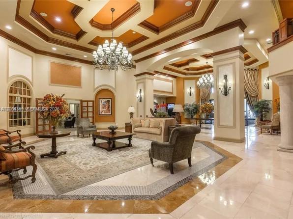 PUERTA DE PALMAS CONDO - Residential