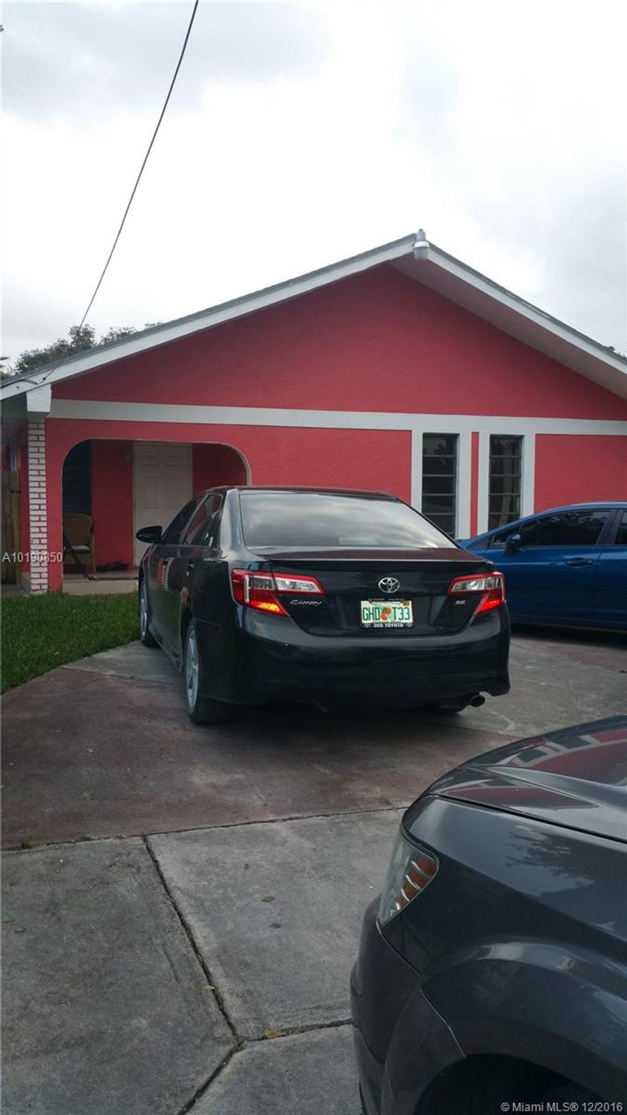 BACK IN THE MARKET!!...INCREDIBLE OPPORTUNITY FOR INVESTORS !!!!ATTENTION!!!  MAKE AN OFFER TODAY!!!!
4 bedrooms, 2300 SF of covered area, FIRST BUYER EXCELENT OPPORTUNITY !!!!!! DONT MISS IT!!!!
THE  OWNER OPEN TO OFFERS..
