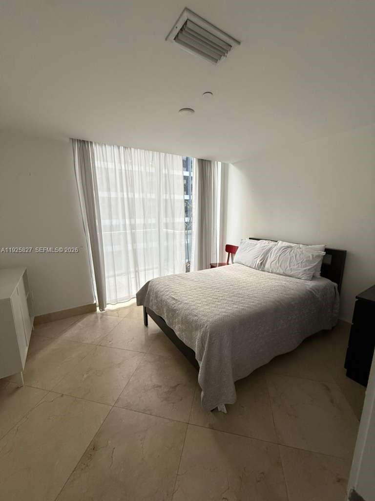 1060 Brickell Ave 413