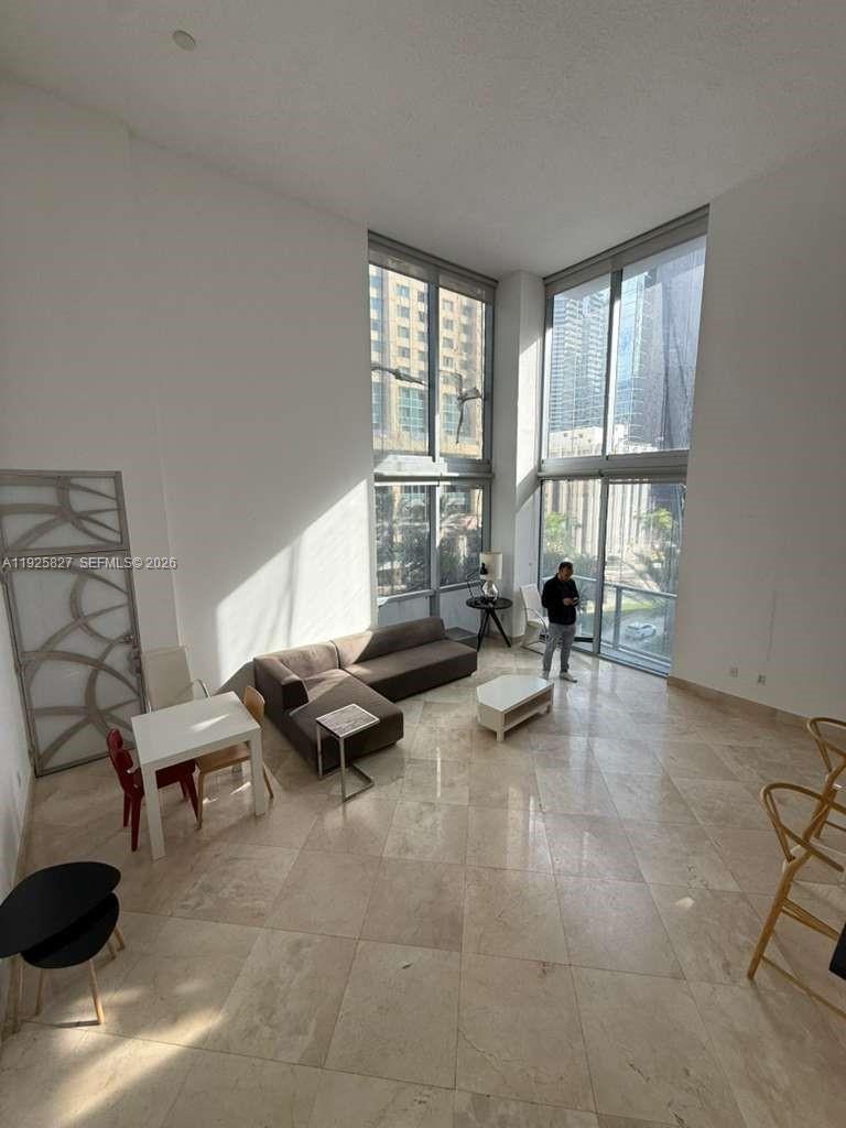 1060 Brickell Ave 413